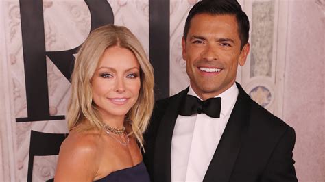 Kelly Ripa shares nude selfie with husband Mark Consuelos